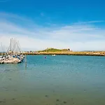 Charming Howth Marina Retreat *