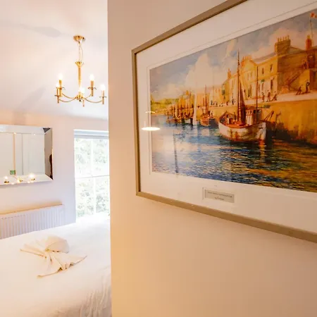 Charming Howth Marina Retreat ダブリン