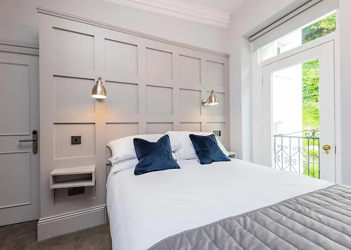 Charming Howth Marina Retreat *